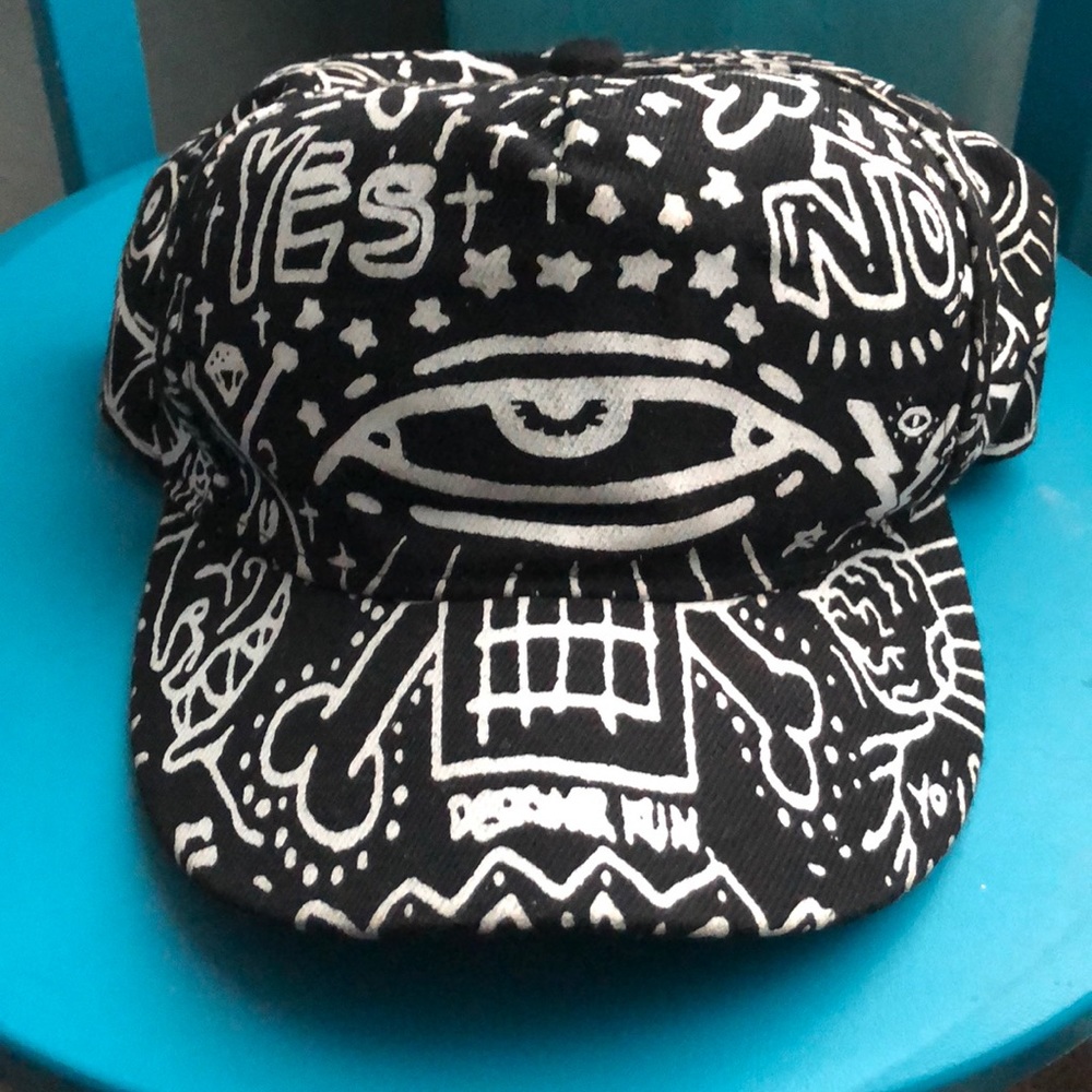 Trendy SnapBack NWOT